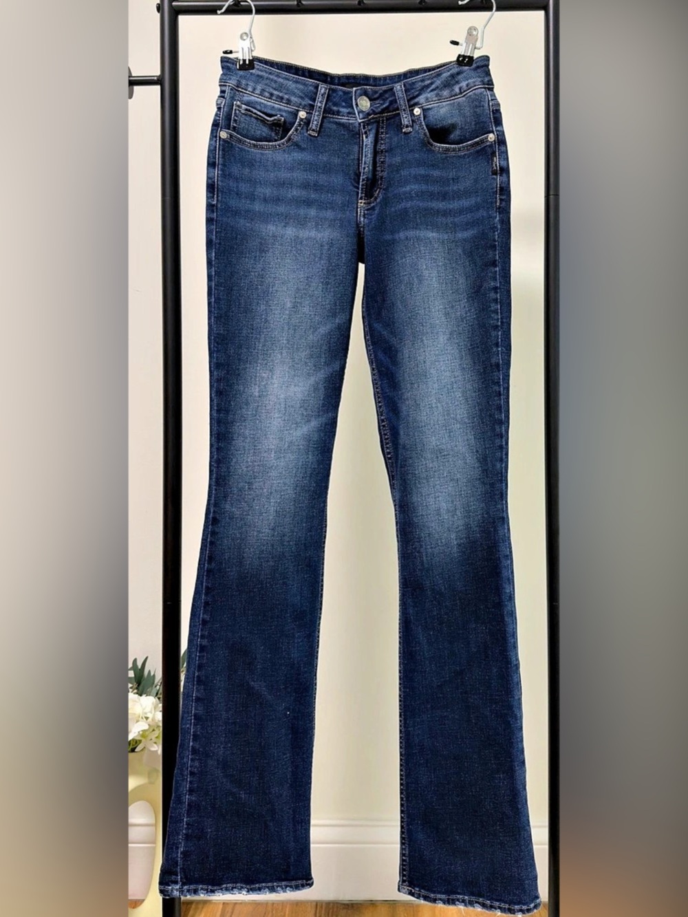 Silver Jeans Co. Suki Mid Rise Slim Bootcut Jeans. Blue Waist 29